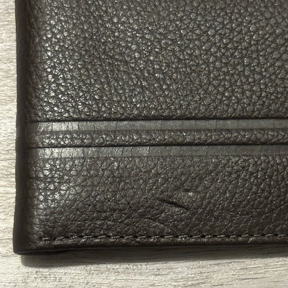 Fossil Leather Bi-Fold Wallet - Picture 4 of 5